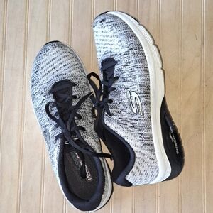 Sketchers Air Cooled Memory Foam Skech Air Lace-Up Activewear Knit Sneakers.
